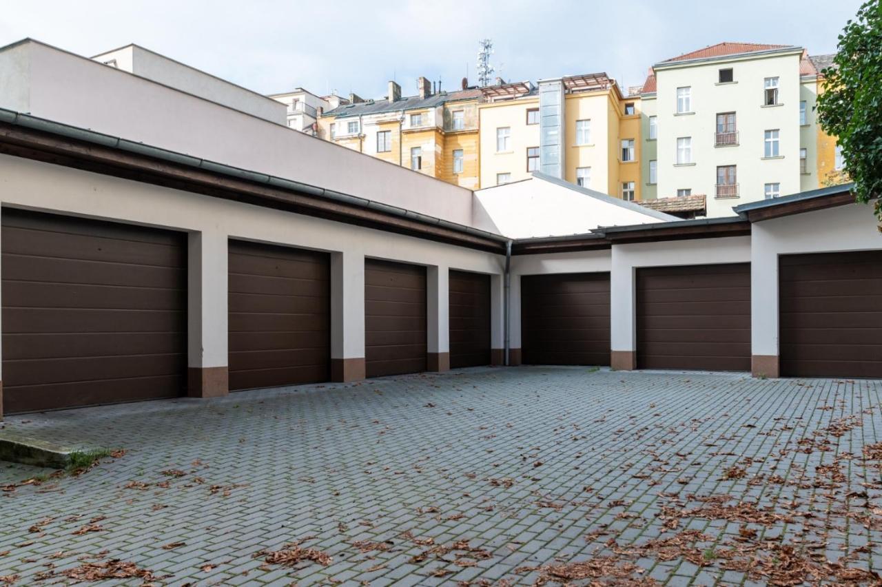 Designed Apartment Next To Vaclav Square With Terrace And Private Garage Prag Exteriör bild