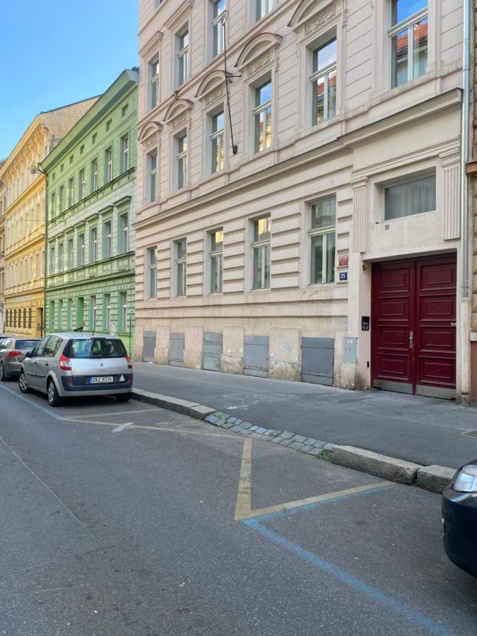 Designed Apartment Next To Vaclav Square With Terrace And Private Garage Prag Exteriör bild