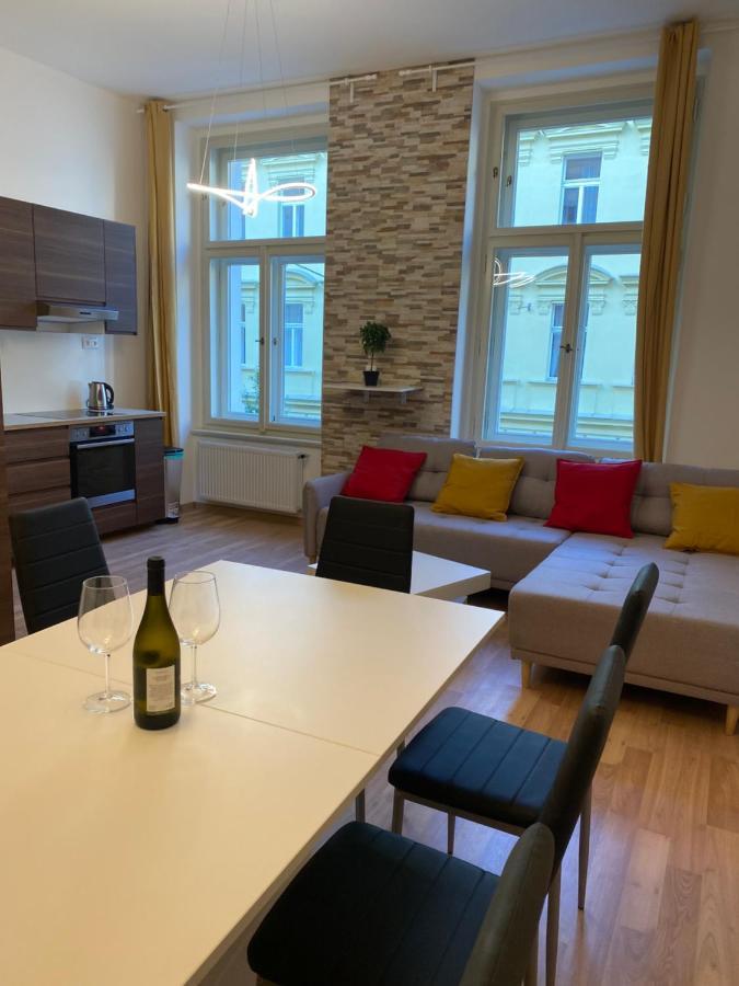 Designed Apartment Next To Vaclav Square With Terrace And Private Garage Prag Exteriör bild