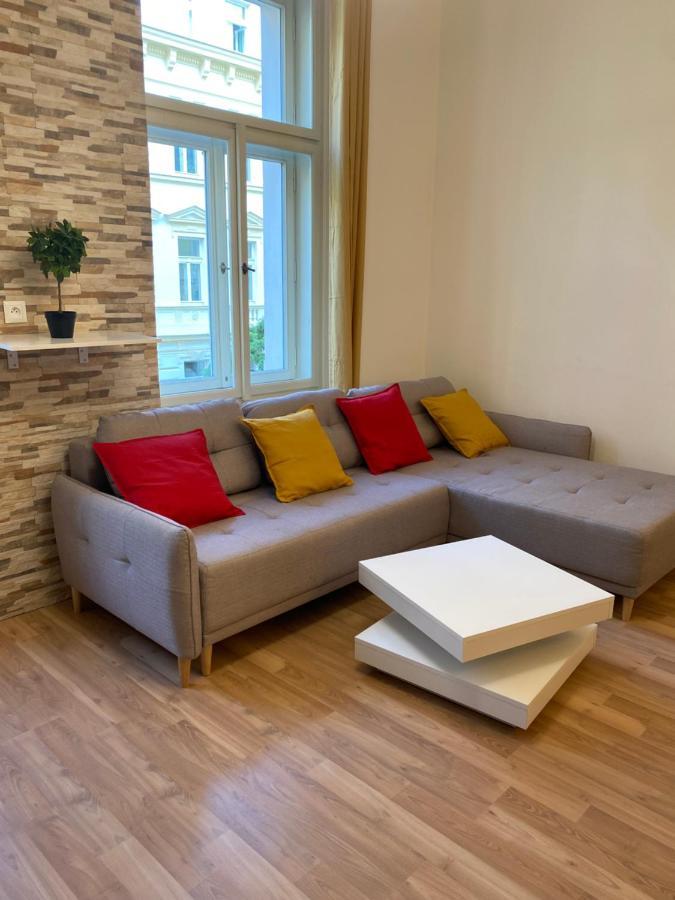 Designed Apartment Next To Vaclav Square With Terrace And Private Garage Prag Exteriör bild