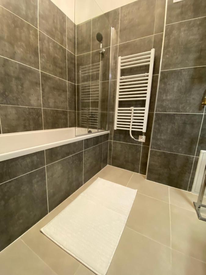 Designed Apartment Next To Vaclav Square With Terrace And Private Garage Prag Exteriör bild