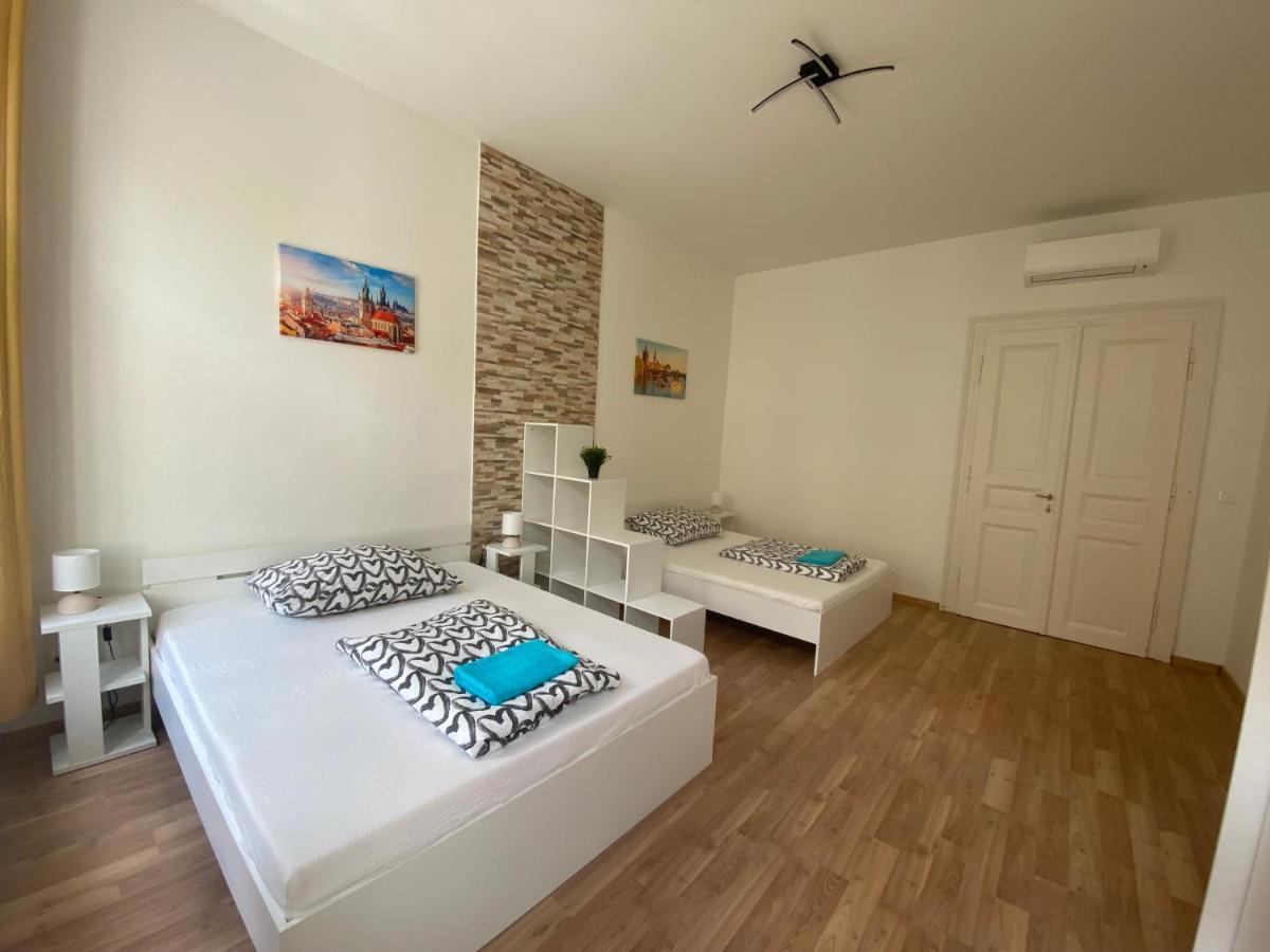 Designed Apartment Next To Vaclav Square With Terrace And Private Garage Prag Exteriör bild